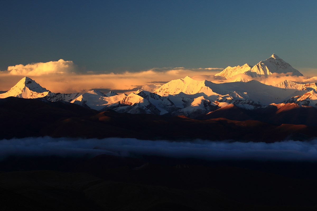 Qomolangma (Everest, 8844.43 m) 