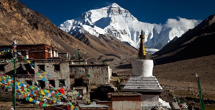 Rongbuk Monastery and Everest (Qomolangma)
