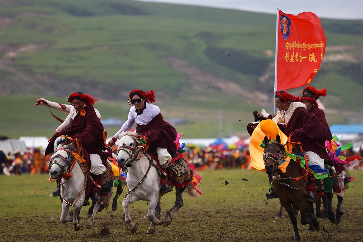 Litang Horse Racing Festival | Photo by Liu Bin