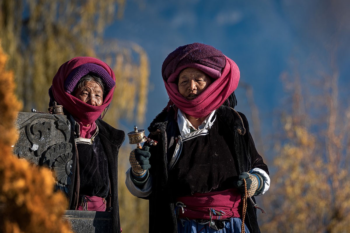 Old Women by Lugu Lake | Photo by Min Zhao