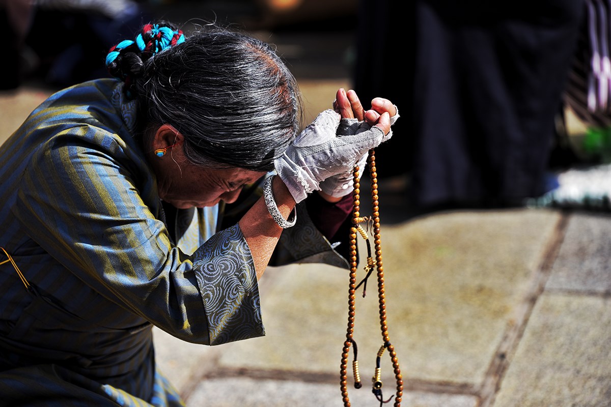 Believer in front of Jokhang Temple