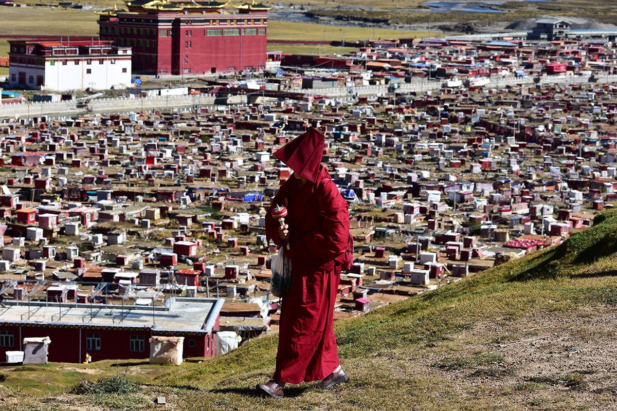 A Yong Nun in Yarchen Gar | Photo by Liu Bin