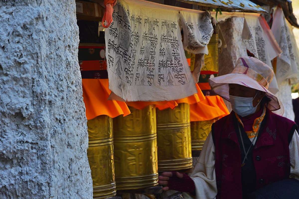 Pilgrim during Shoton Festival at Drepung Monastery | Photo by Liu Bin