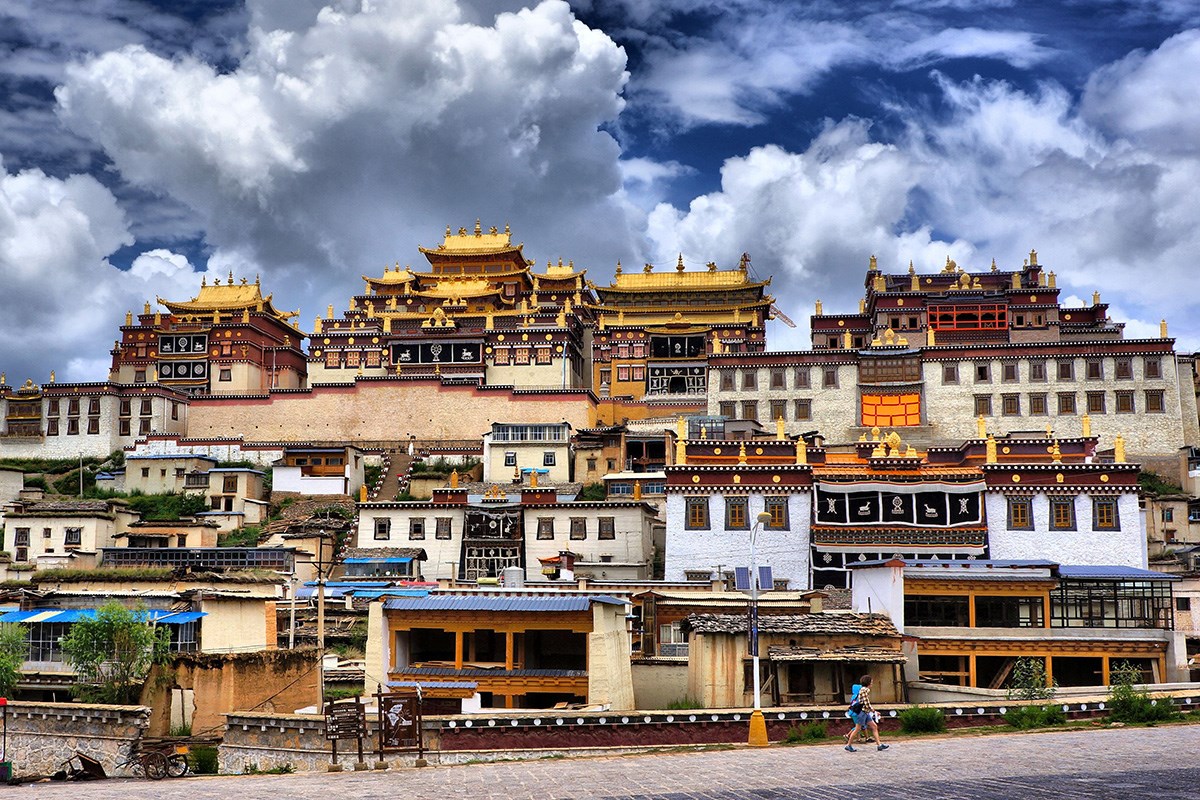 Sumzanlin Monastery in Shangri-La 