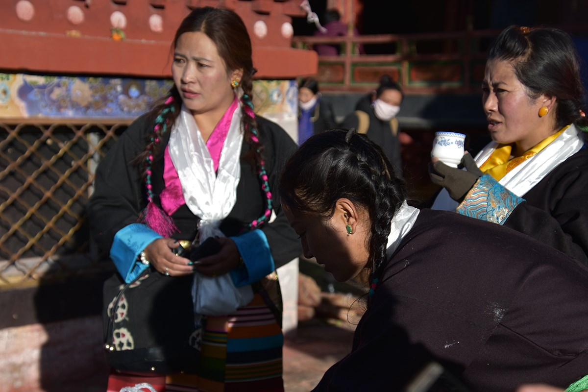 Tibetan Women in Winter | Photo by Yangji 