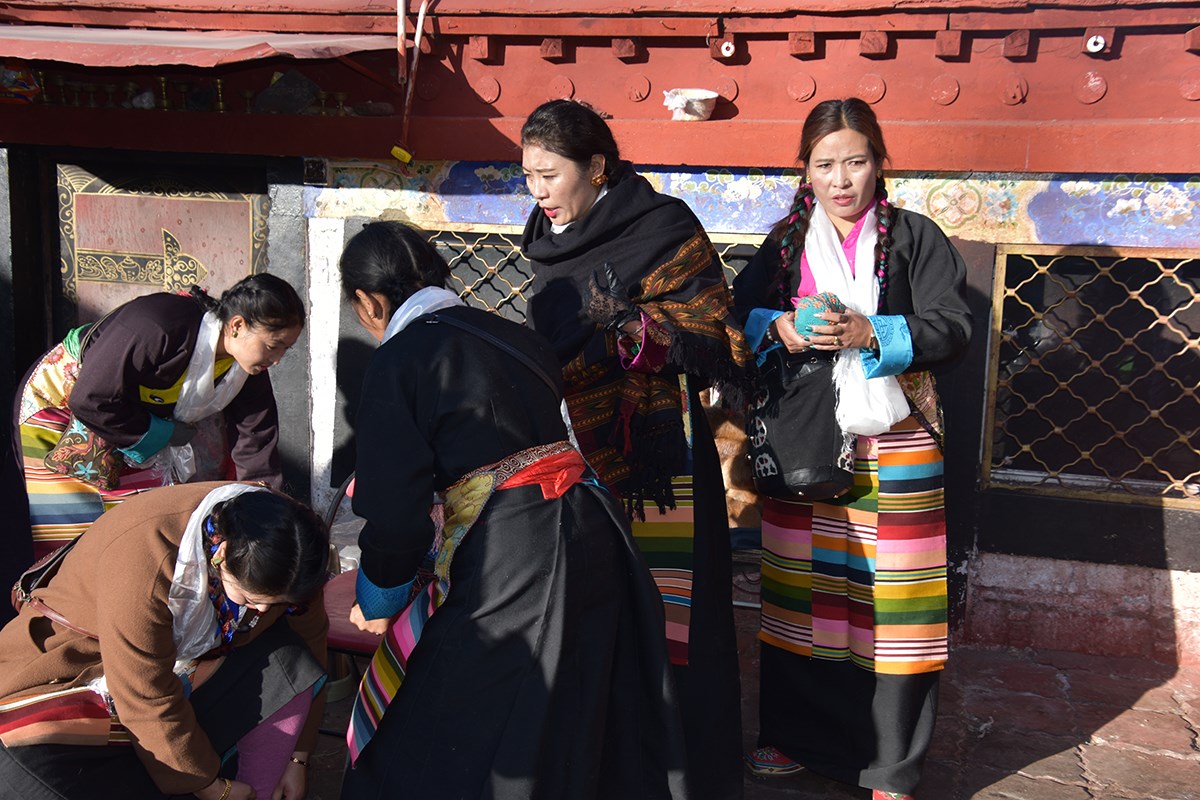 Tibetan Women in Winter | Photo by Yangji 