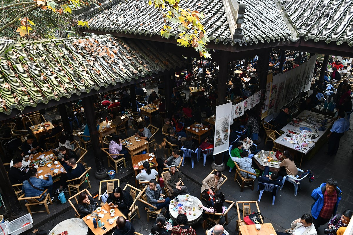 Teahouse in Renmin Park | Photo by Liu Bin