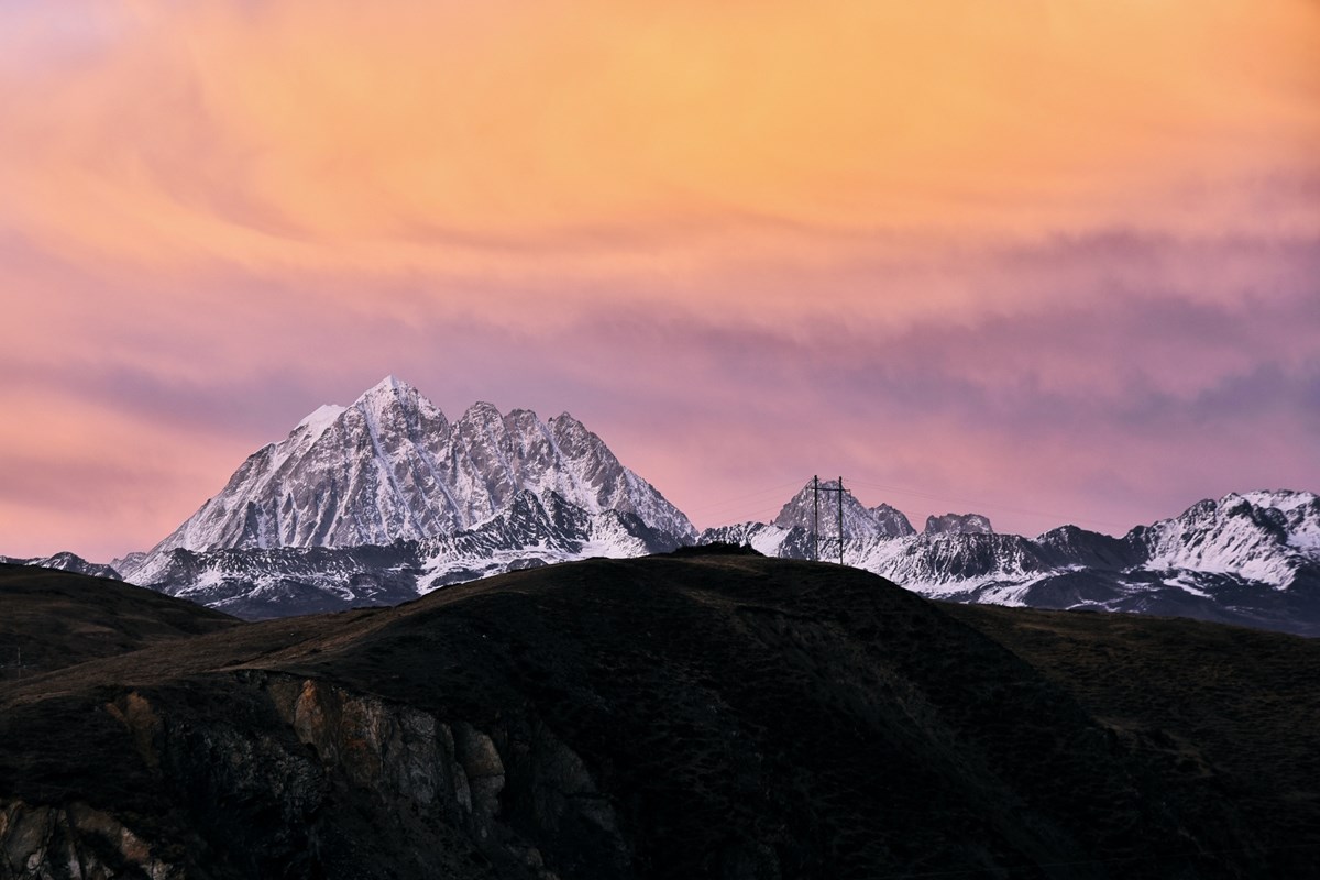 Sunset of Yala Mountain | Photo by Liu Bin