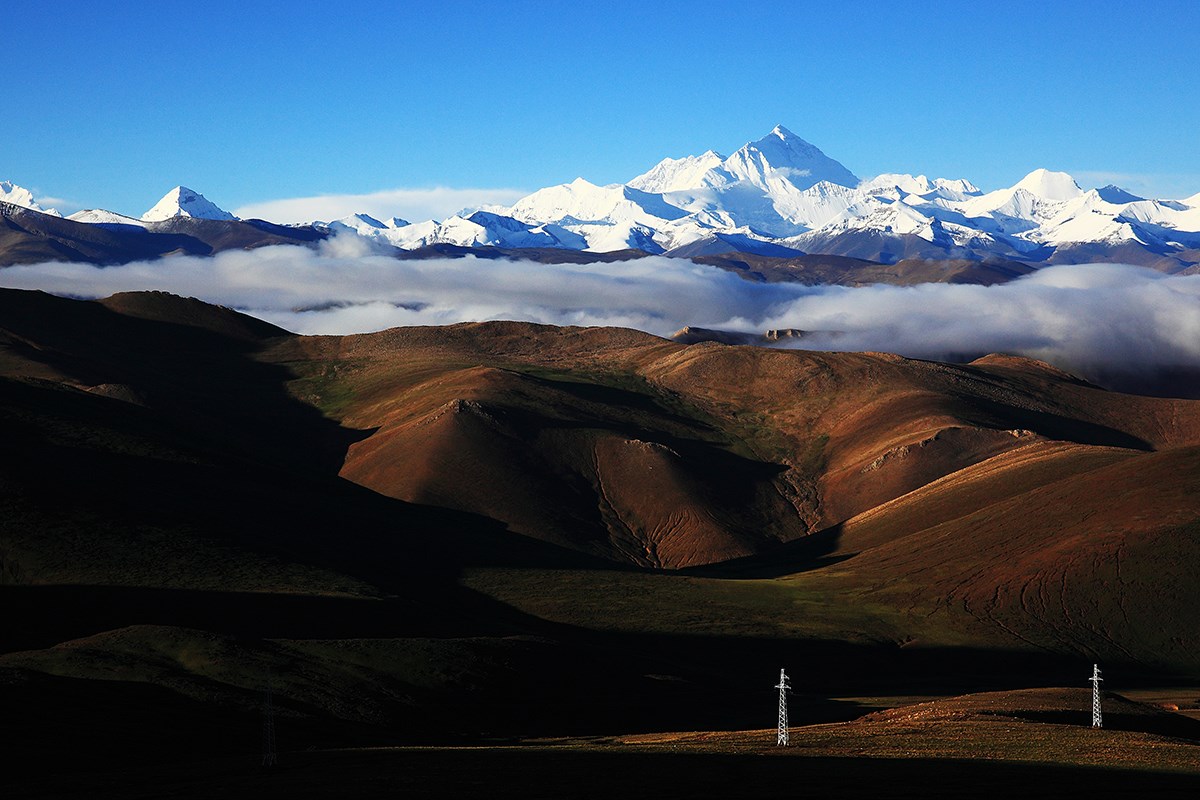 Everest and Himalayas | Photo by Liu Bin