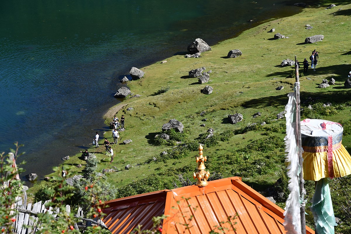 Tsoka Monastery and Tsoka Lake | Photo by Liu Bin