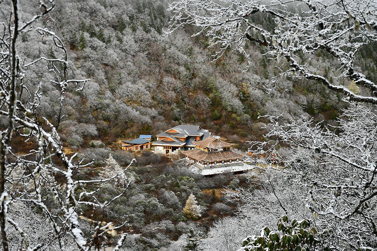 Huanglong Temple in Huanglong National Park | Photo by  Liu Bin