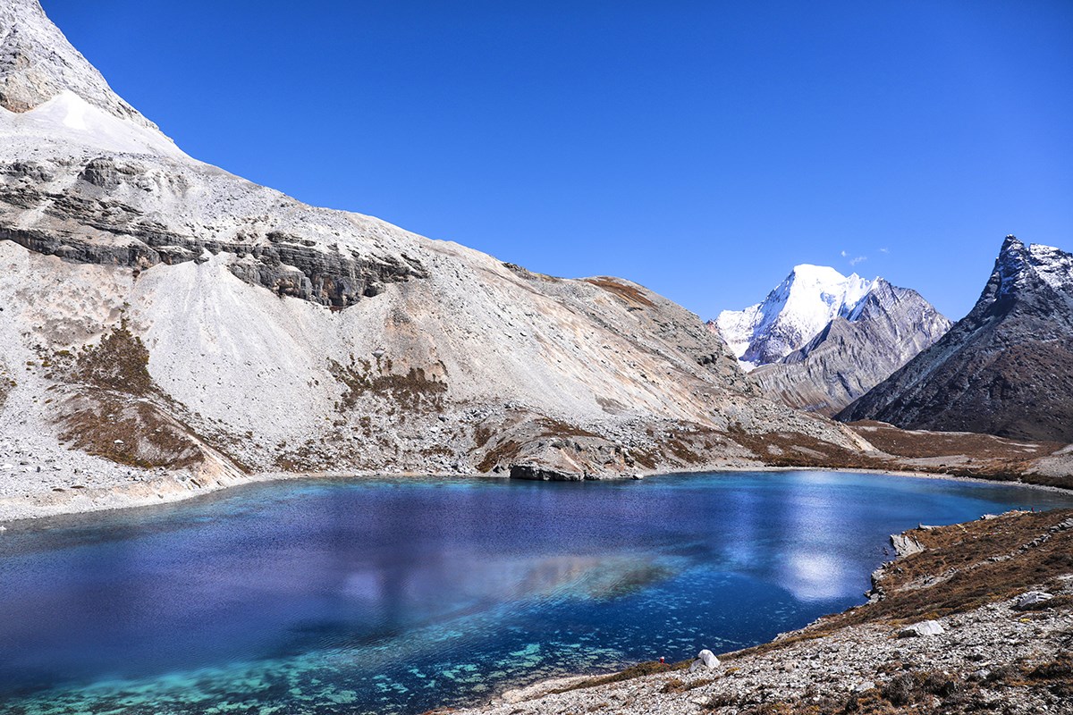 Five-color Lake in Yading | Photo by Wang Lei
