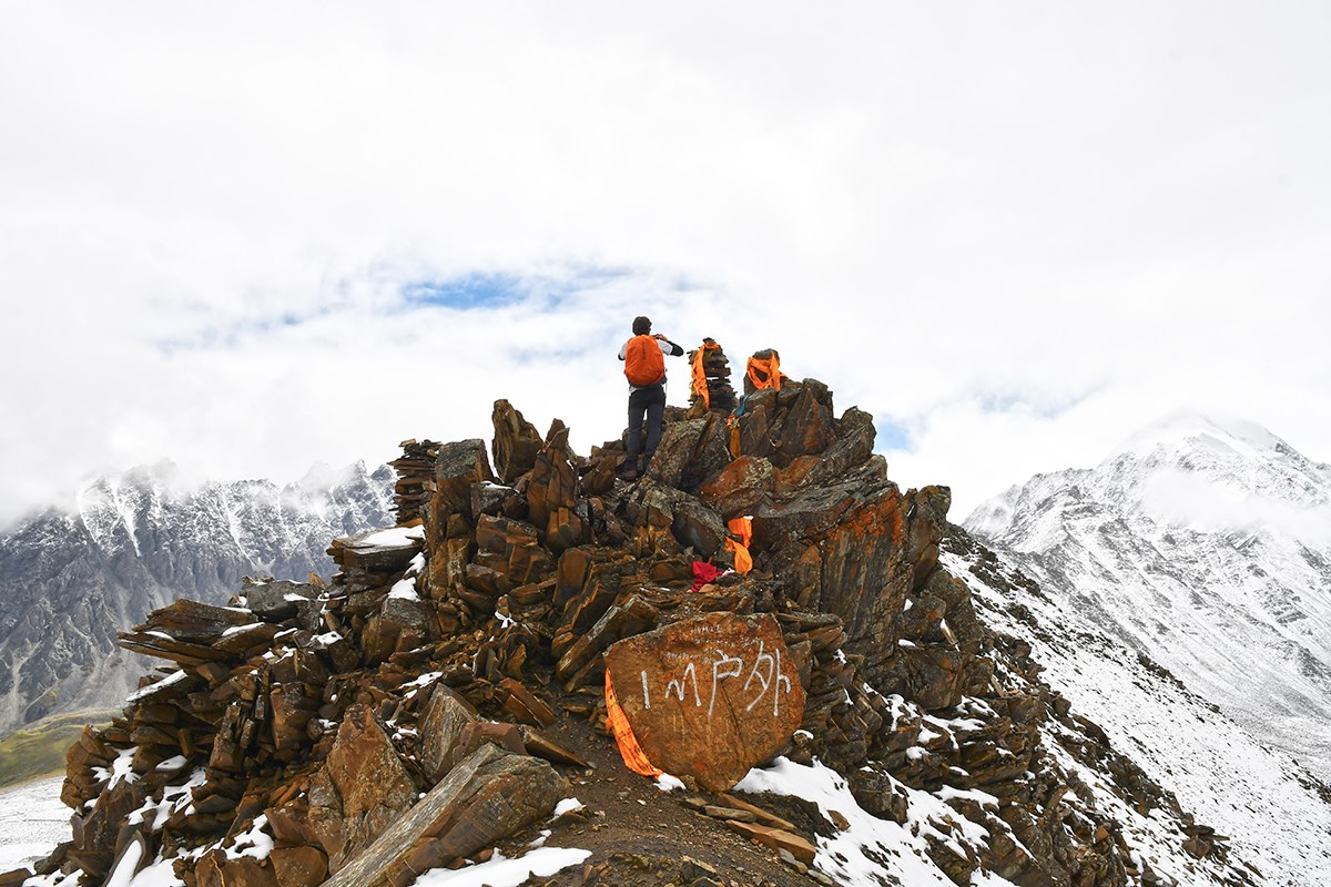 Trekking at Gongga Mountain | Photo by Liu Bin