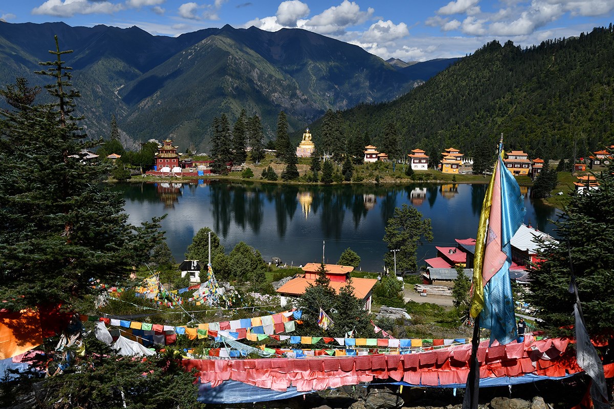 Cuoka Monastery and Cuoka Lake | Photo by Liu Bin